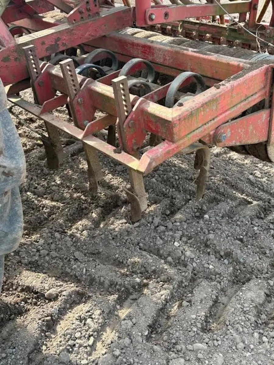 Accord corn seed drill - Image 2