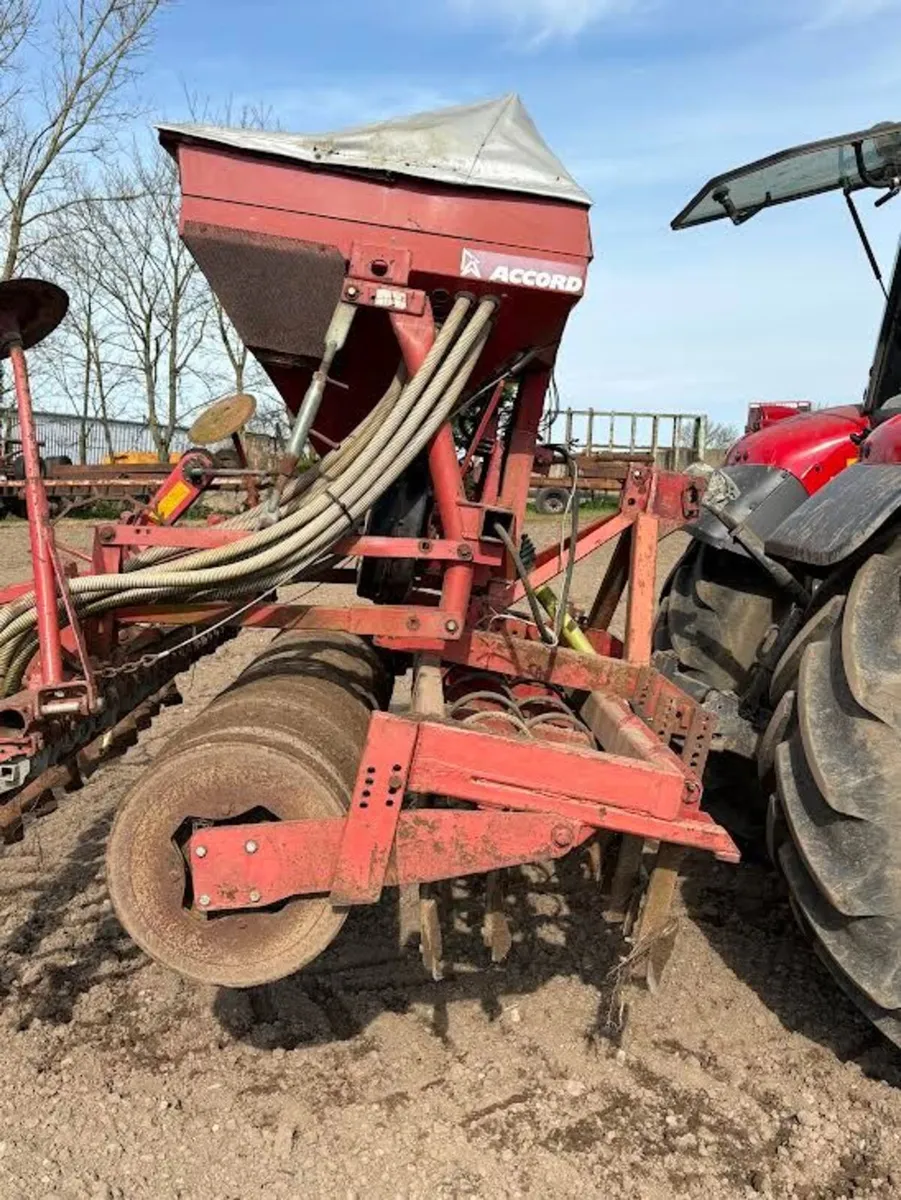 Accord corn seed drill - Image 3