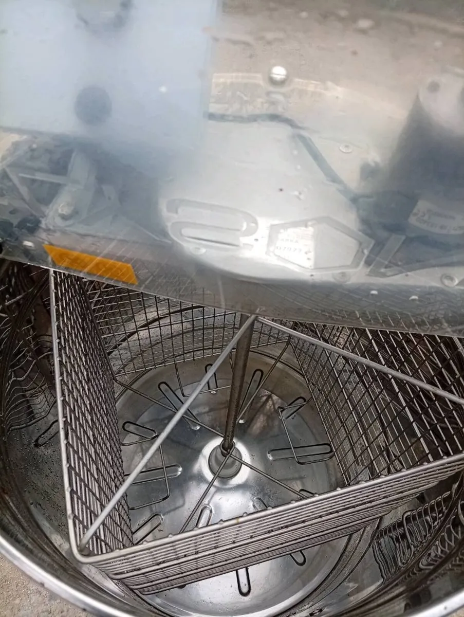 Honey extractor - Image 4