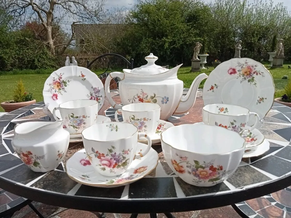 Royal Crown Derby posies - Image 1