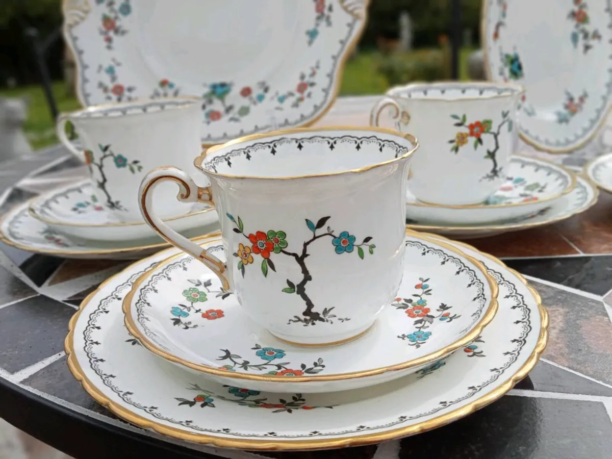 An exquisite large antique Tuscan teaset - Image 4