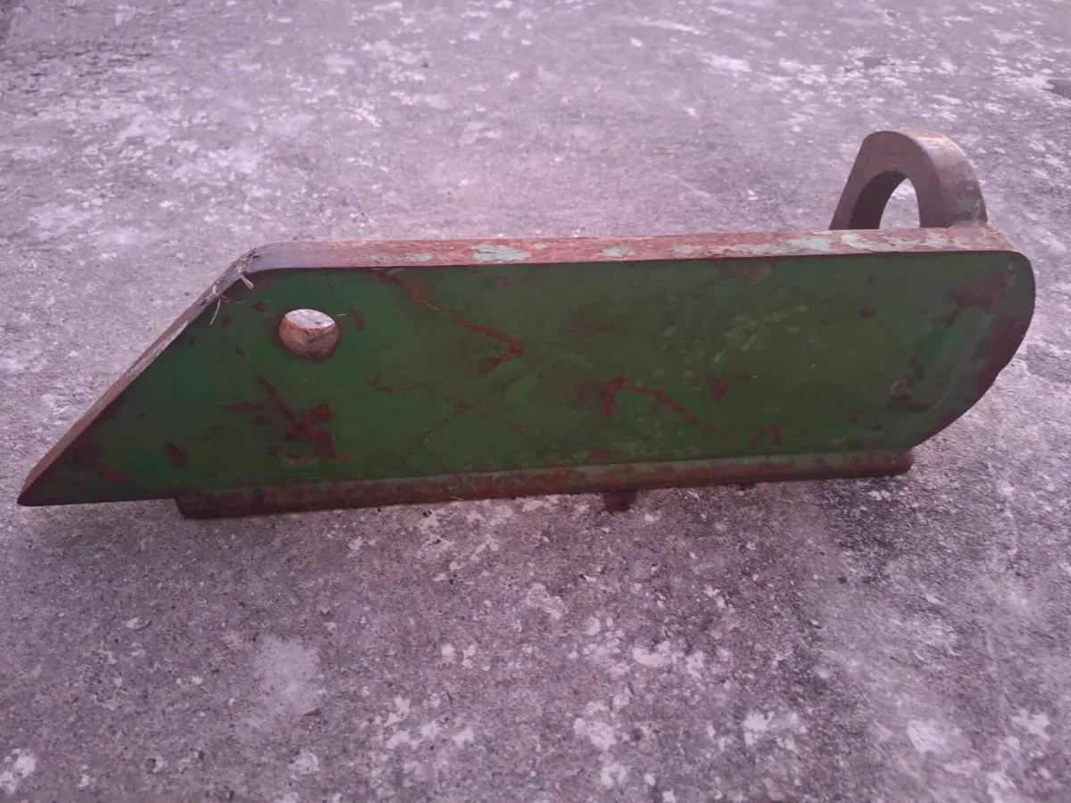 HUSTLER Matbro Pin & Cone Bracket Kit - Image 3