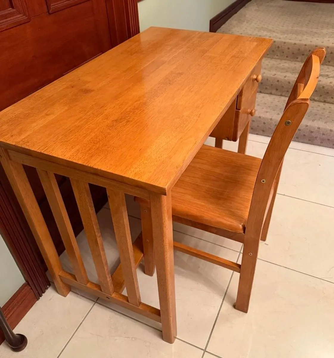 Desk and chair - Image 1