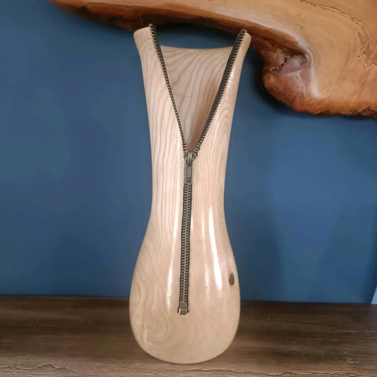 Elm vase - Image 1