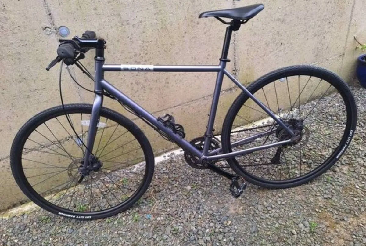 Hybrid bike mint condition - Image 1