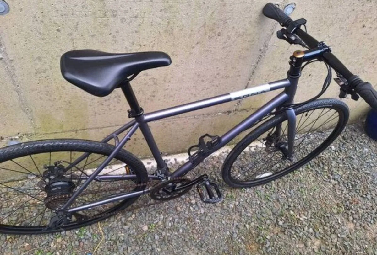Hybrid bike mint condition - Image 3