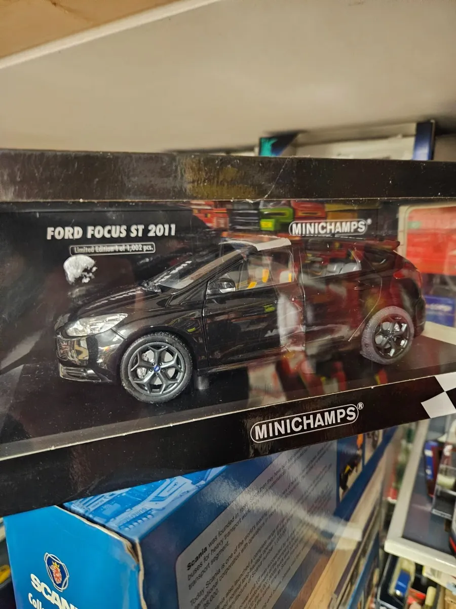 Corgi Minichamps Ford Focus ST 2011 1:18 - Image 2