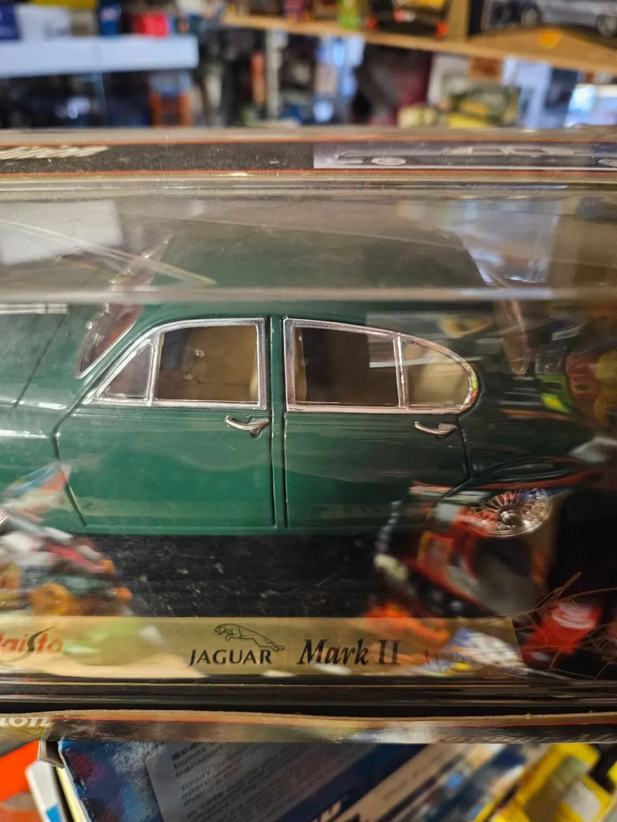 Corgi Maisto Jaguar 1.18 - Image 3