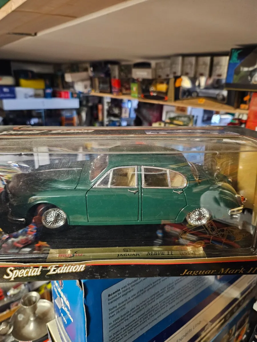 Corgi Maisto Jaguar 1.18 - Image 2