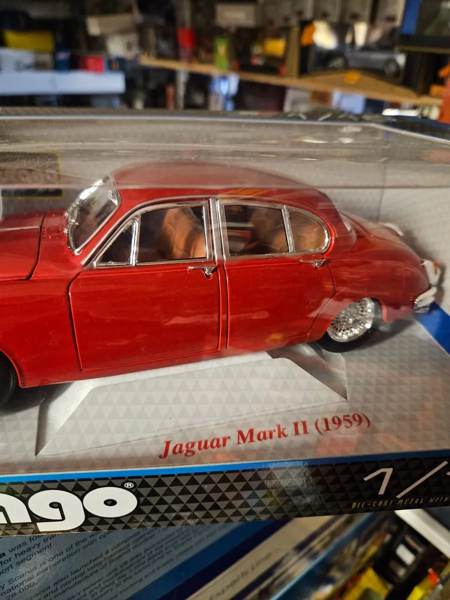 Corgi Burago Jaguar 1.18 - Image 3