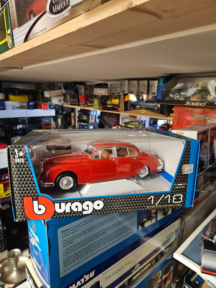 Corgi Burago Jaguar 1.18 - Image 1