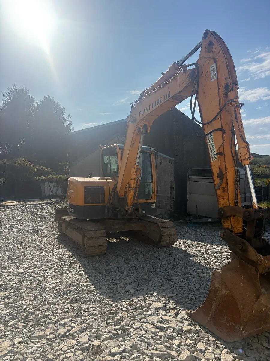 8 tonne digger - Image 1