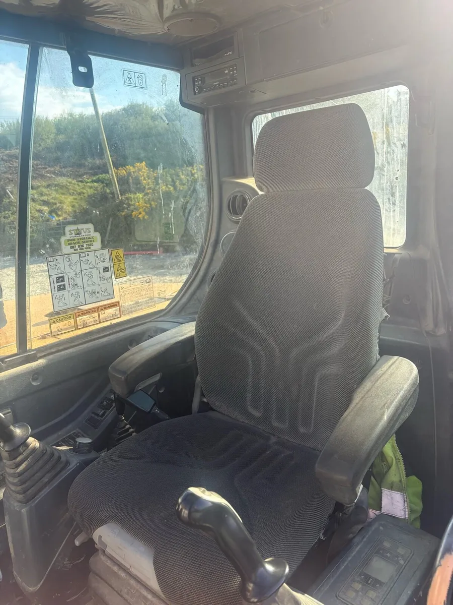 8 tonne digger - Image 4