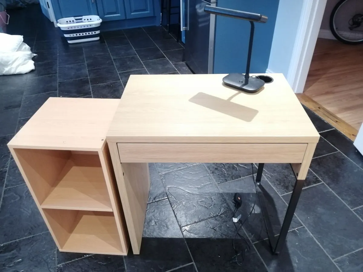 Study desk - Image 1