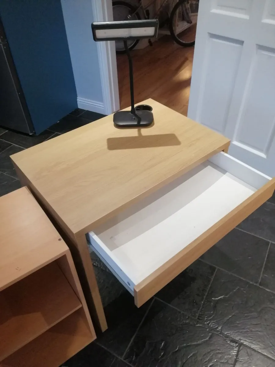 Study desk - Image 2