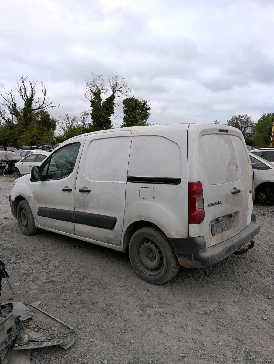 Breaking Citroen Berlingo 2012 automatic - Image 3