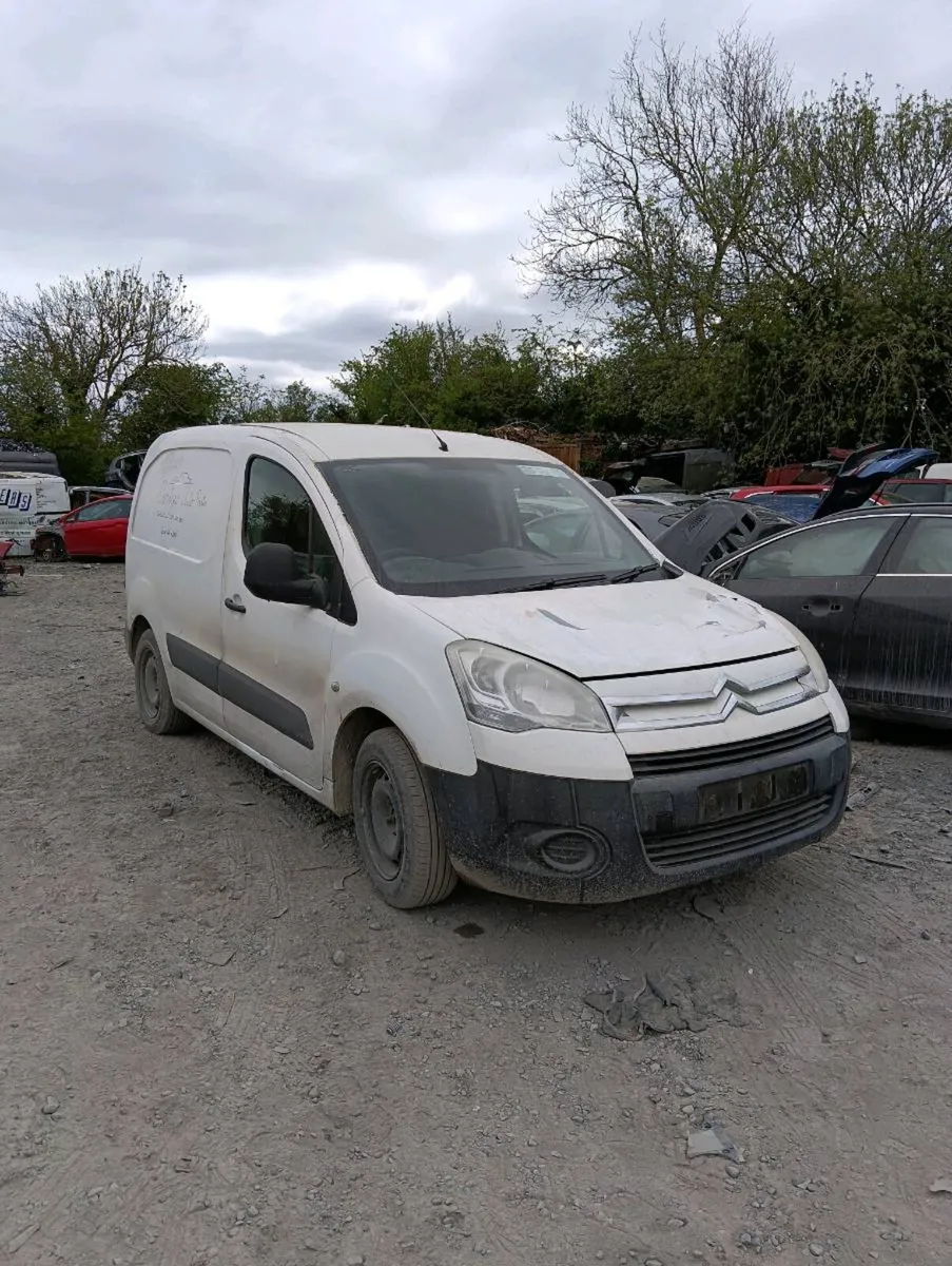 Breaking Citroen Berlingo 2012 automatic - Image 1