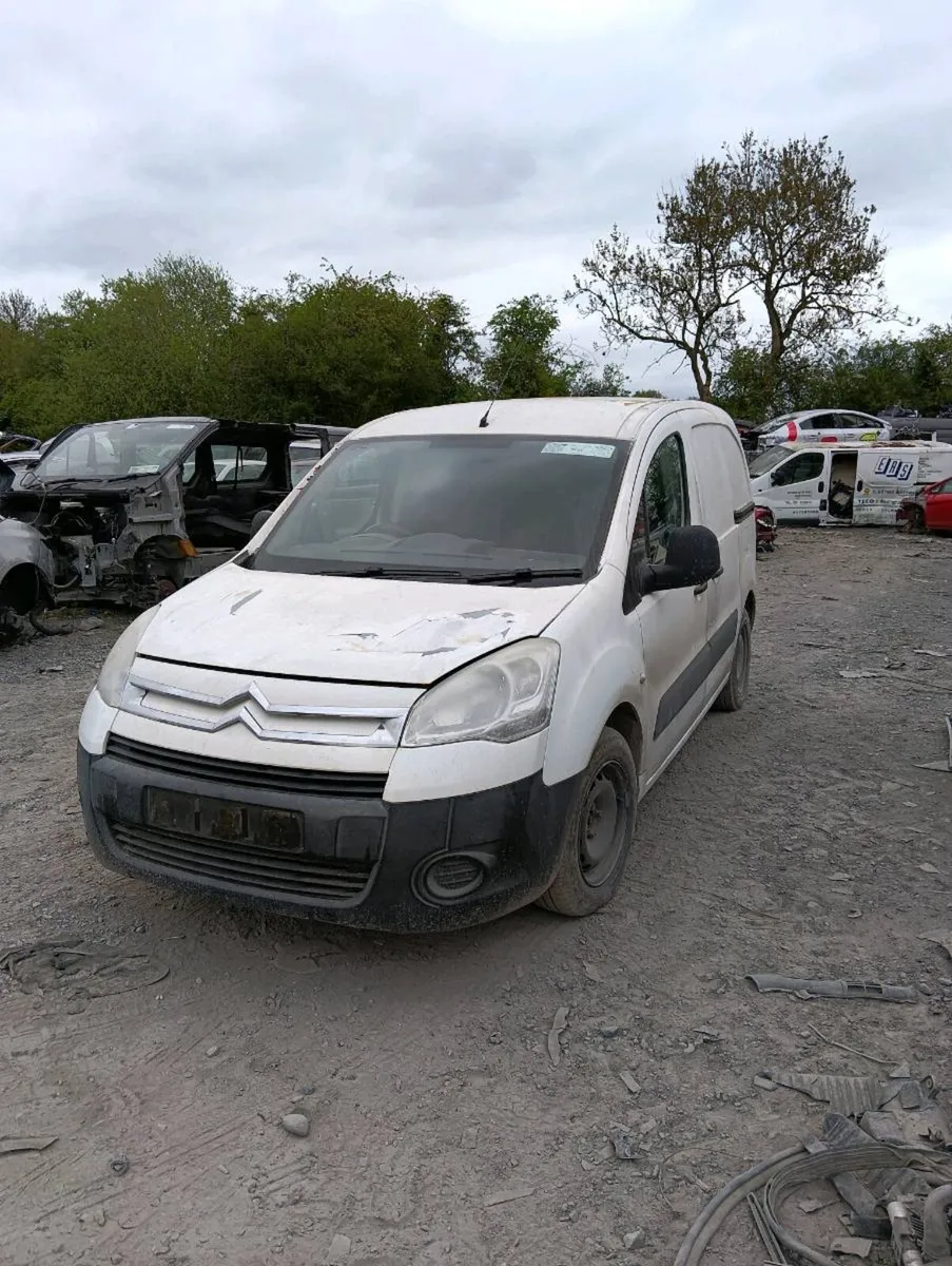 Breaking Citroen Berlingo 2012 automatic - Image 2