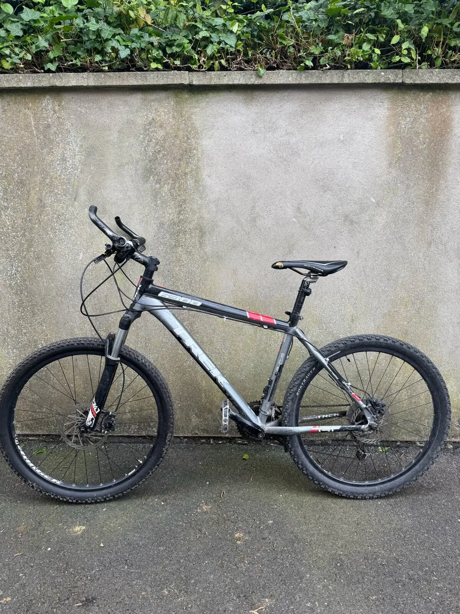 Trek 6300 Mountain Bike - Image 1