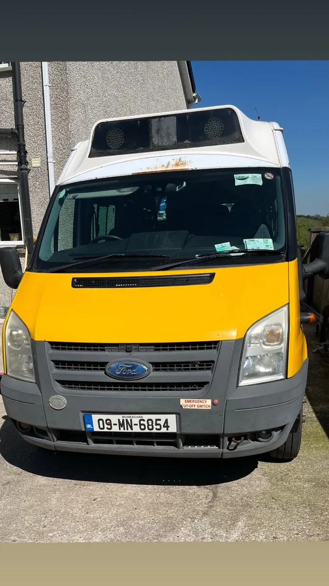 Ford Transit 16 Seater Minibus - Image 1