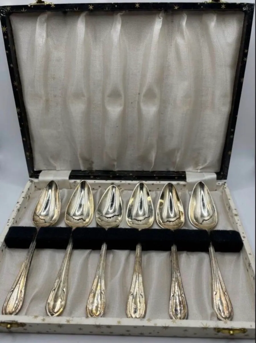 Set of  Irish made vintage Silver plated spoons - Image 1