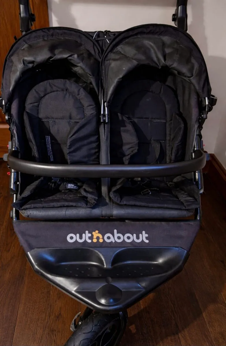Out n About V4 Double pram with basket - Image 2