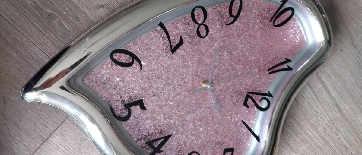 Pink silver glitter wall clock - Image 2