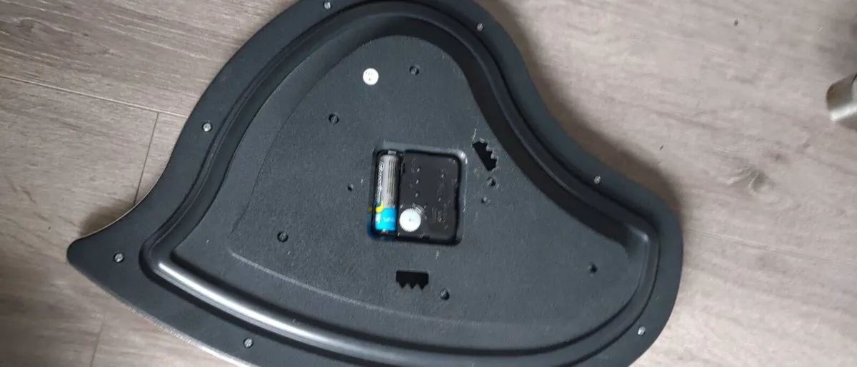 Pink silver glitter wall clock - Image 3