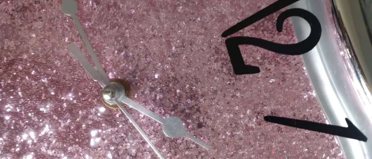 Pink silver glitter wall clock - Image 4