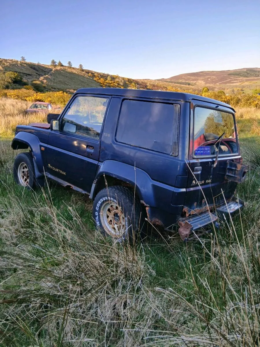 6 daihatsu fourtraks for breaking - Image 4