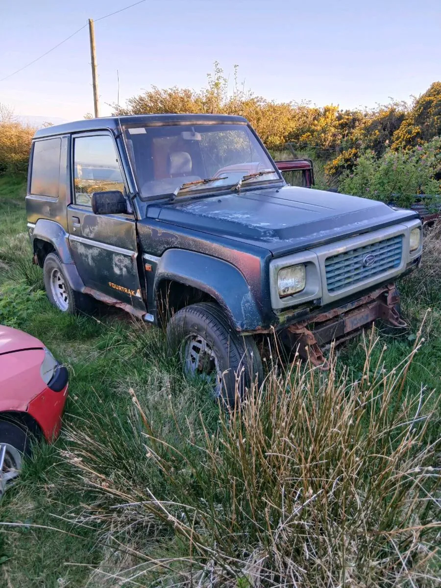 6 daihatsu fourtraks for breaking - Image 4