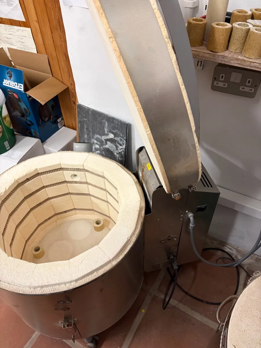 Pottery Kiln - Image 2