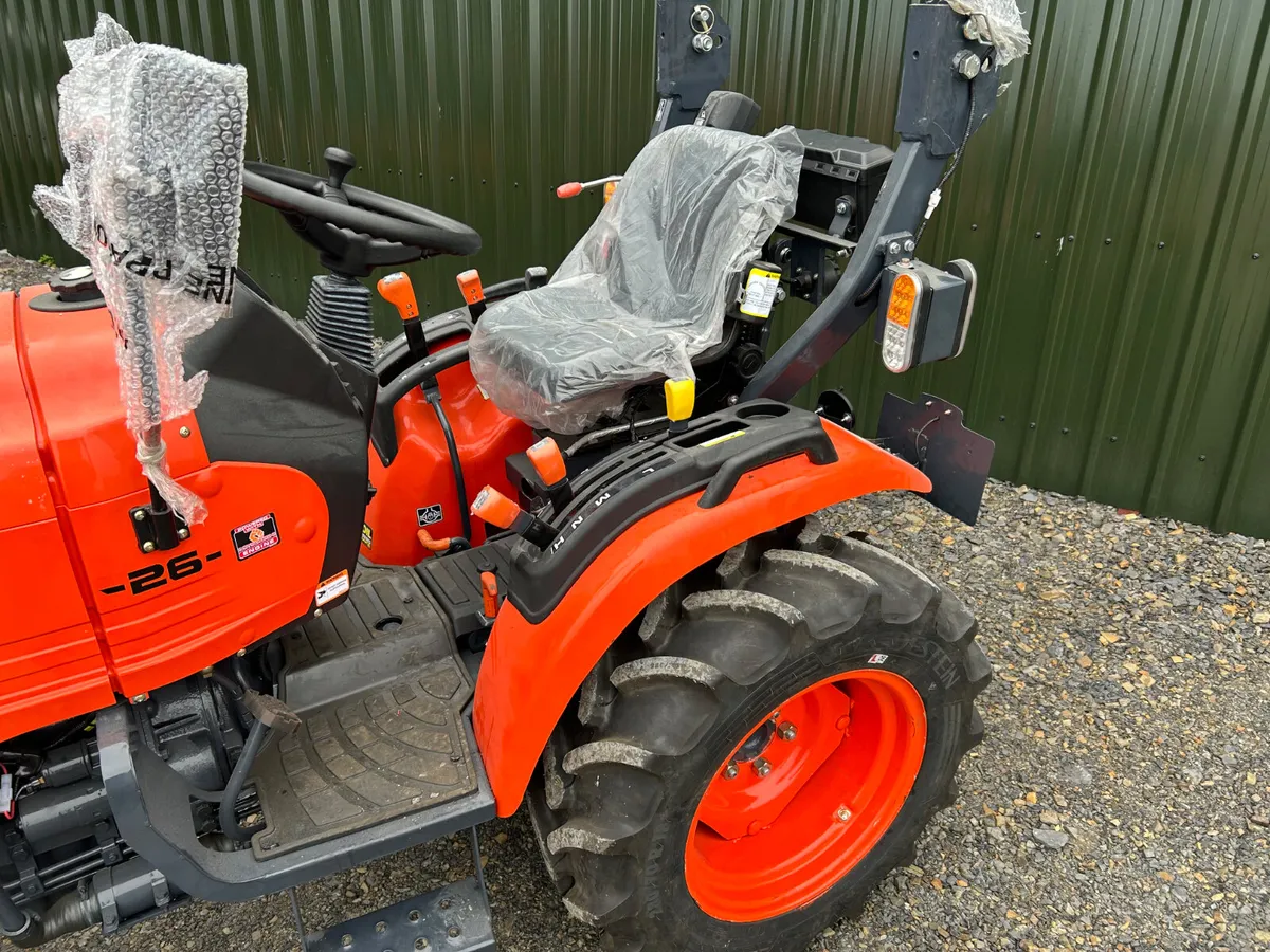 New Avenger 26 Compact Tractor - Image 3