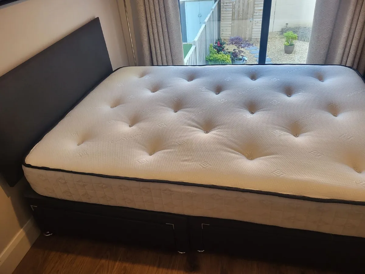 Double bed - Image 1