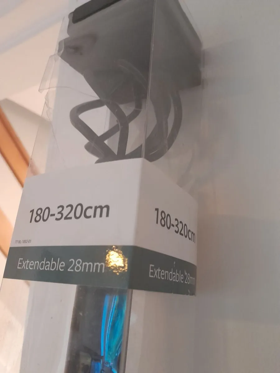 Curtain pole - Image 1