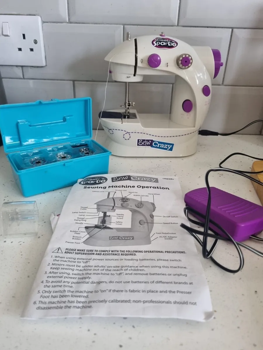 Kids sewing machine - Image 1