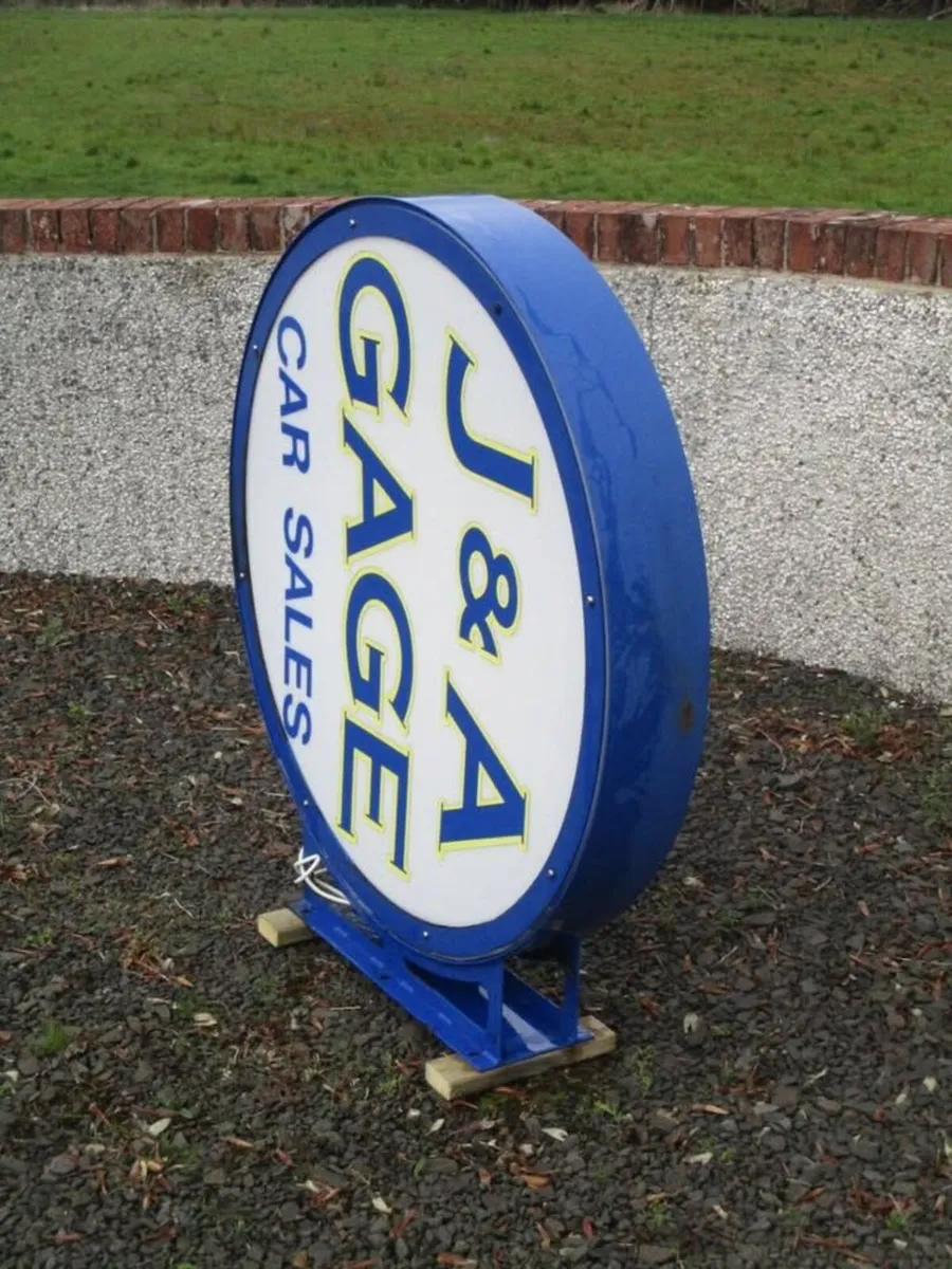 Large Advertising Lightbox - Image 3