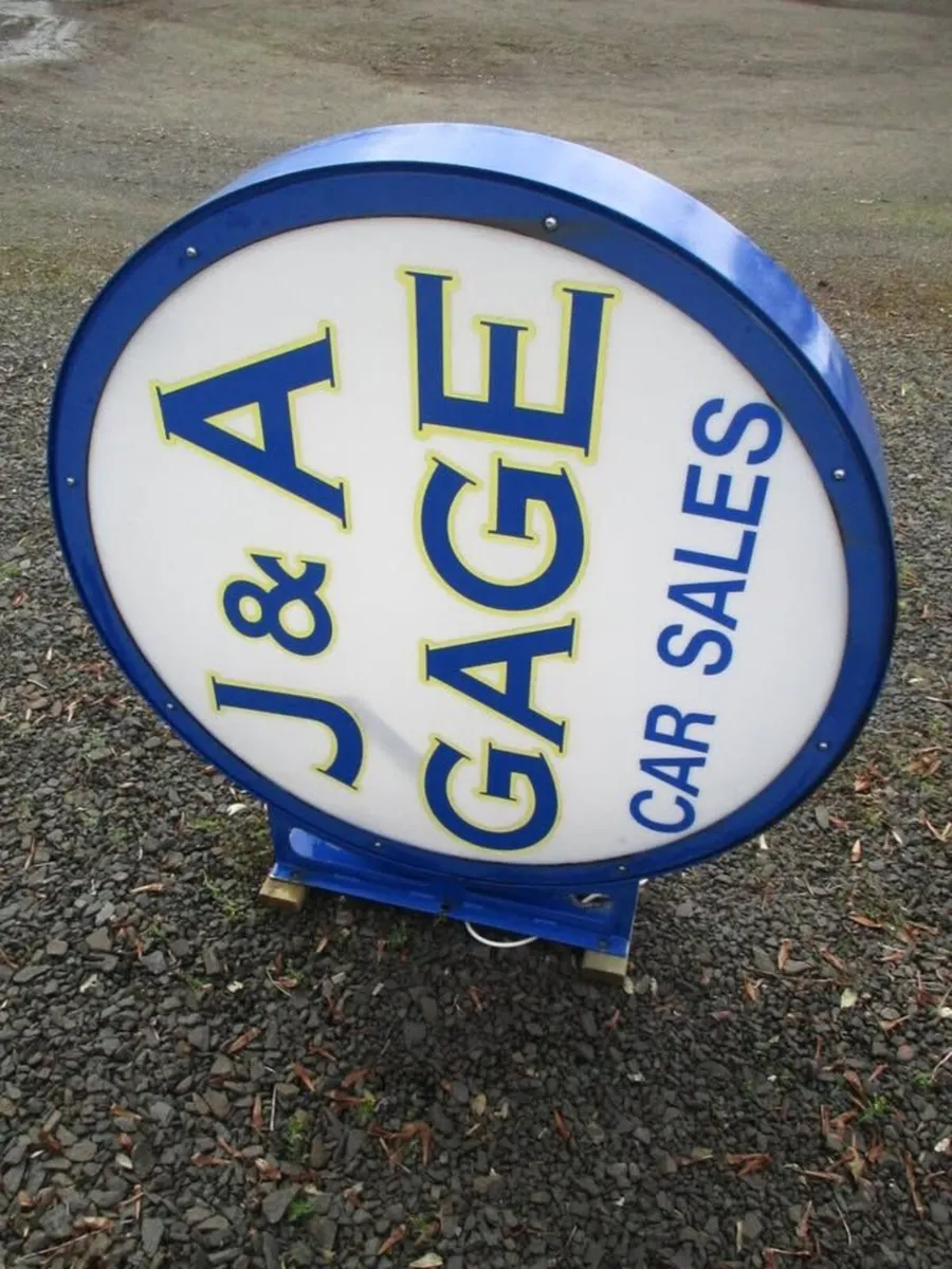 Large Advertising Lightbox - Image 4