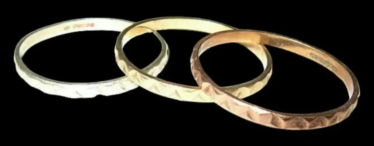 Vintage Trilogy Of 3 Gold Rings - Image 4
