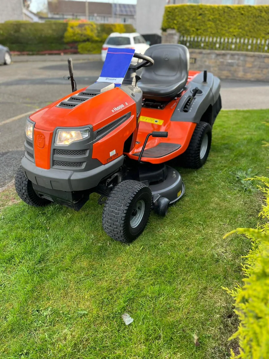 Husquvarna petrol ride on lawnmower - Image 3