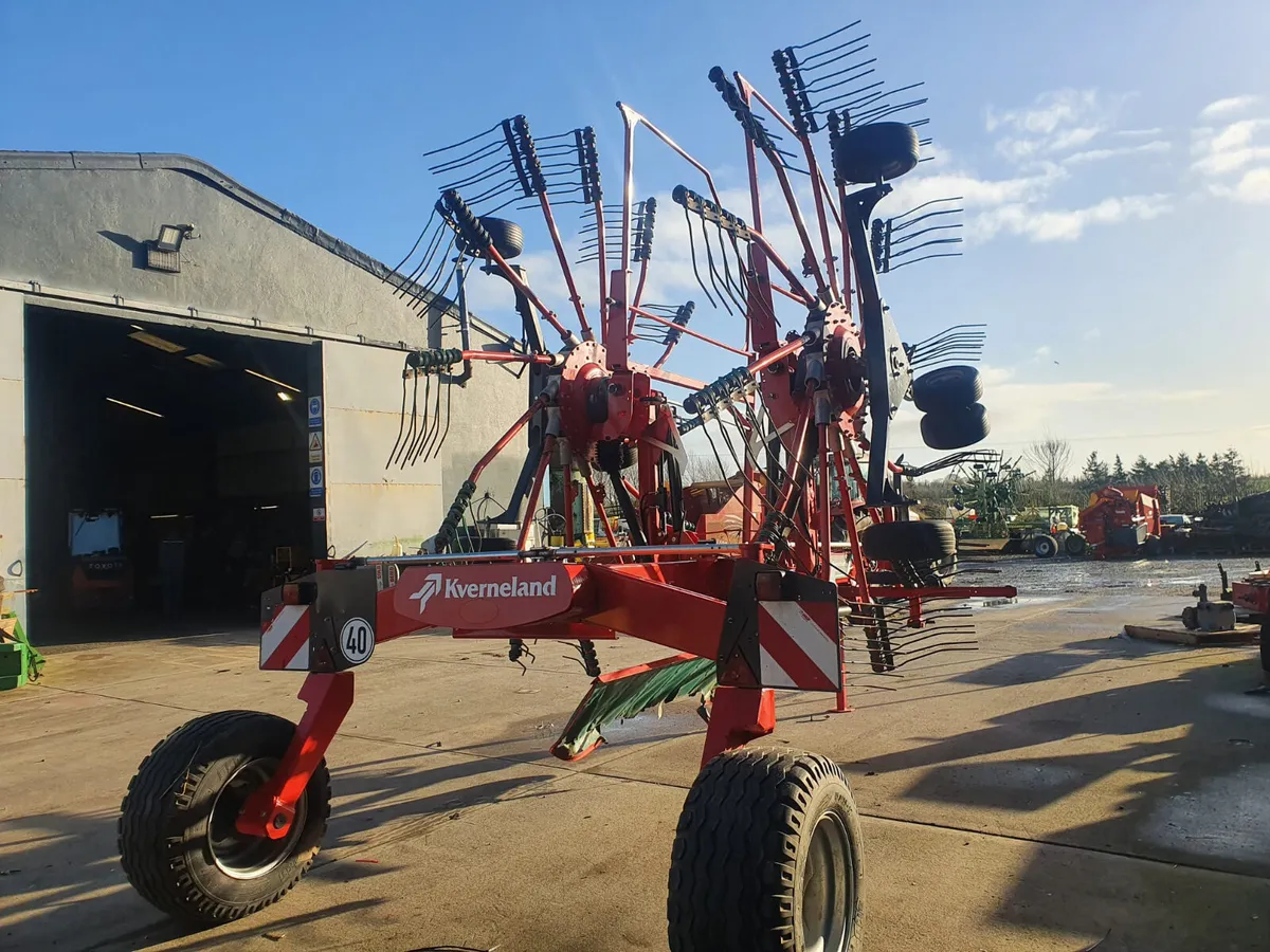 YR 2019 Kverneland 9580c Twin Rotor Rake - Image 3
