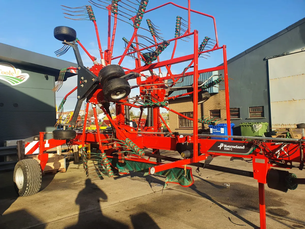 YR 2019 Kverneland 9580c Twin Rotor Rake - Image 2