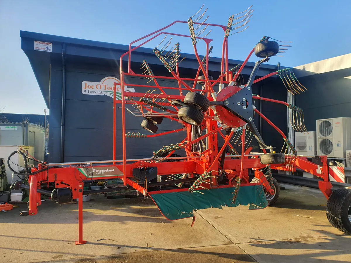 YR 2019 Kverneland 9580c Twin Rotor Rake - Image 1