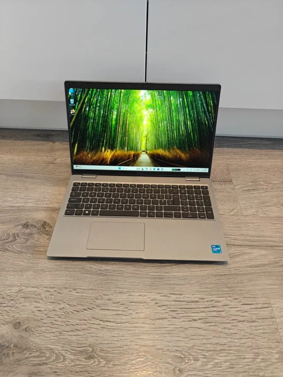 Dell Latitude 5520 Laptop | i5 (11th gen) | 16 GB - Image 1