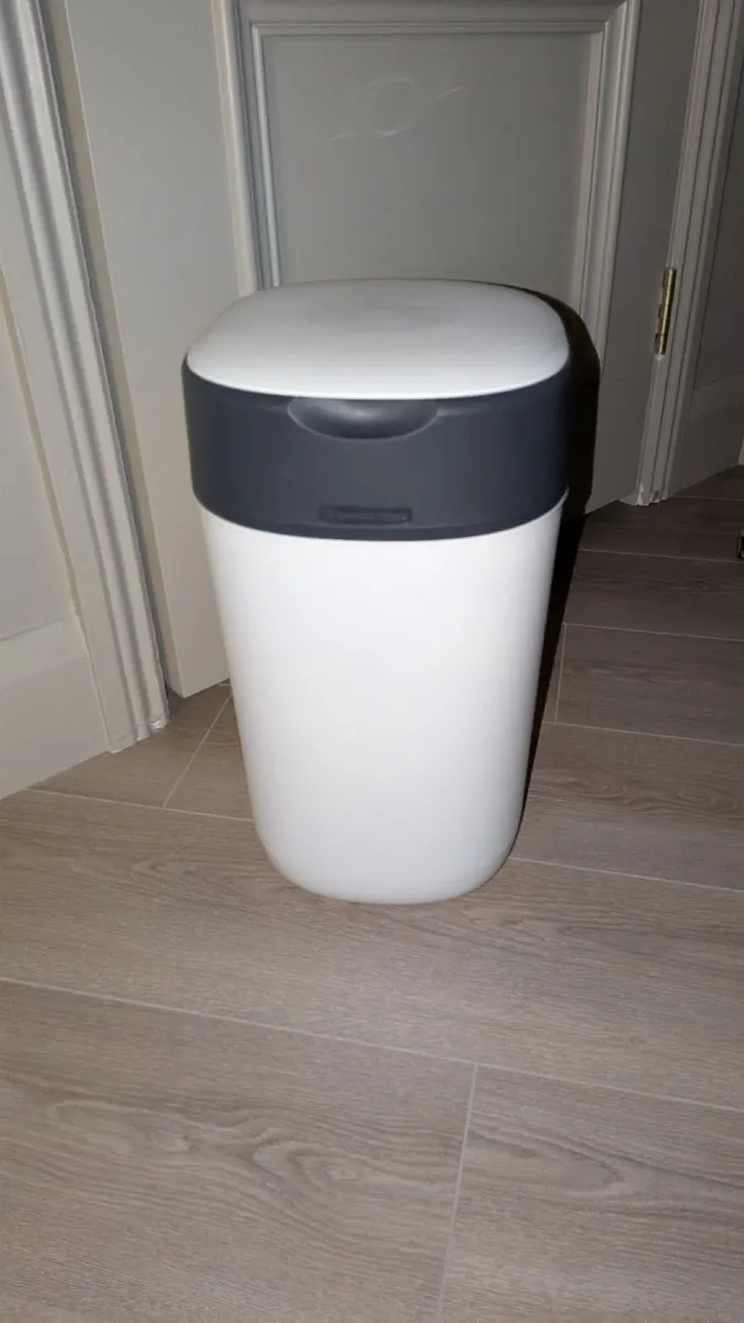 Tommee Tippee Twist & Click Nappy Bin