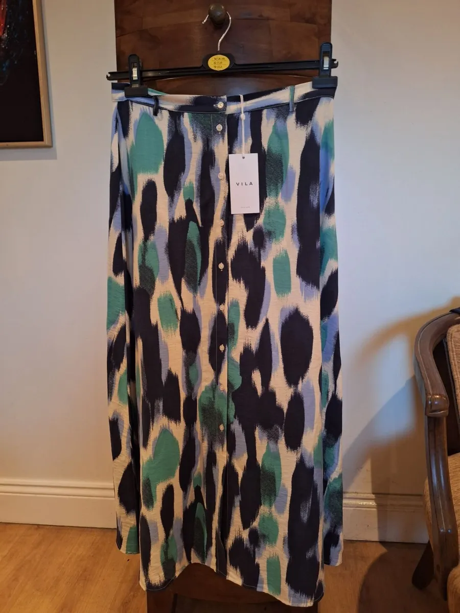 NEW WITH TAGS Vila maxi skirt size 38/10 - Image 1