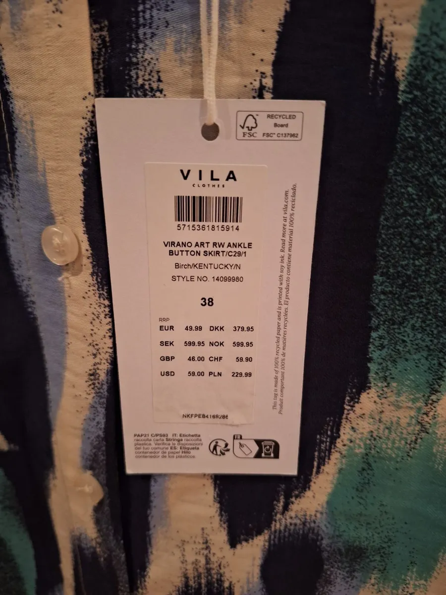 NEW WITH TAGS Vila maxi skirt size 38/10 - Image 2
