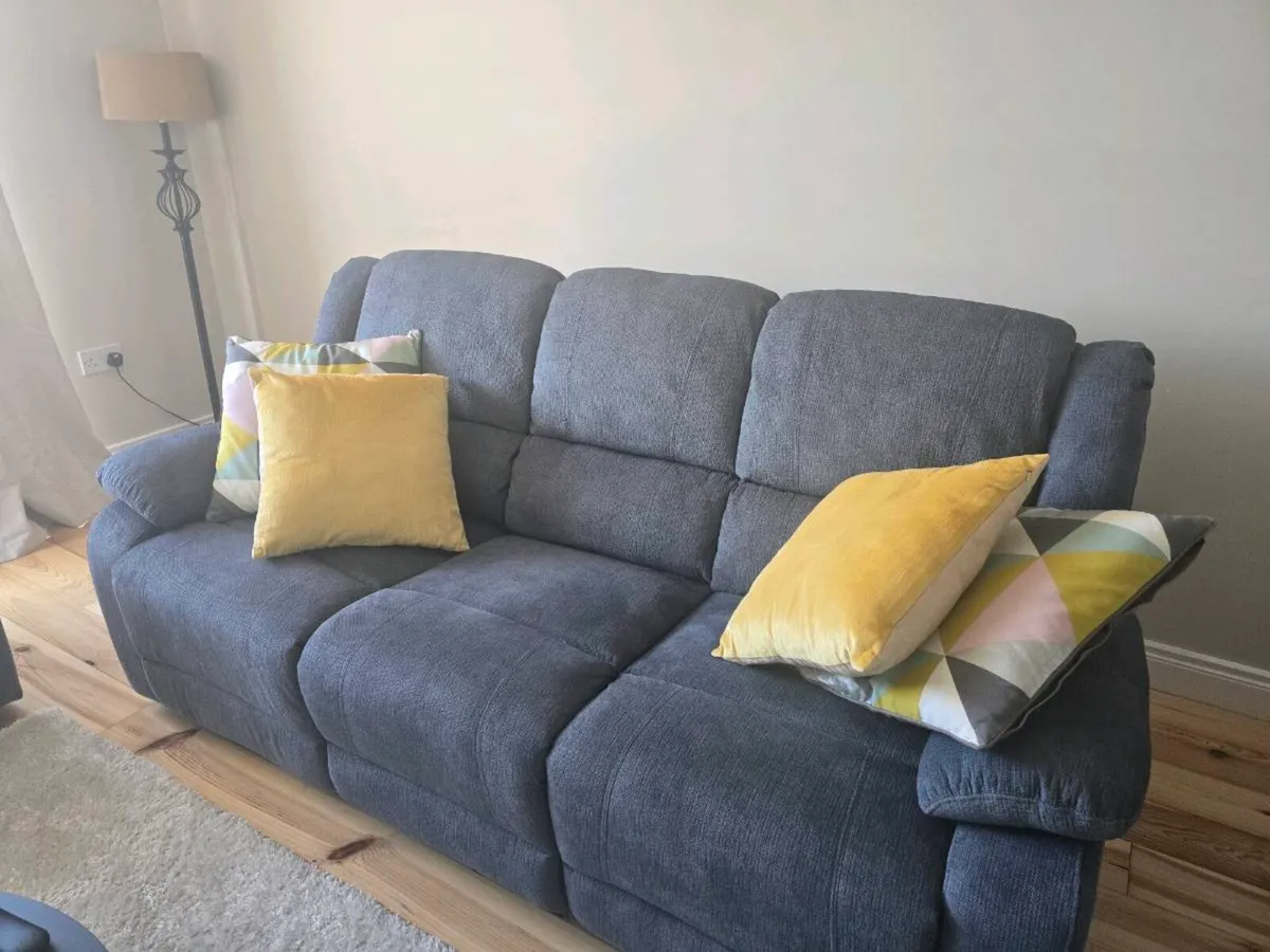 3 + 2 Seater reclining couch - Image 1