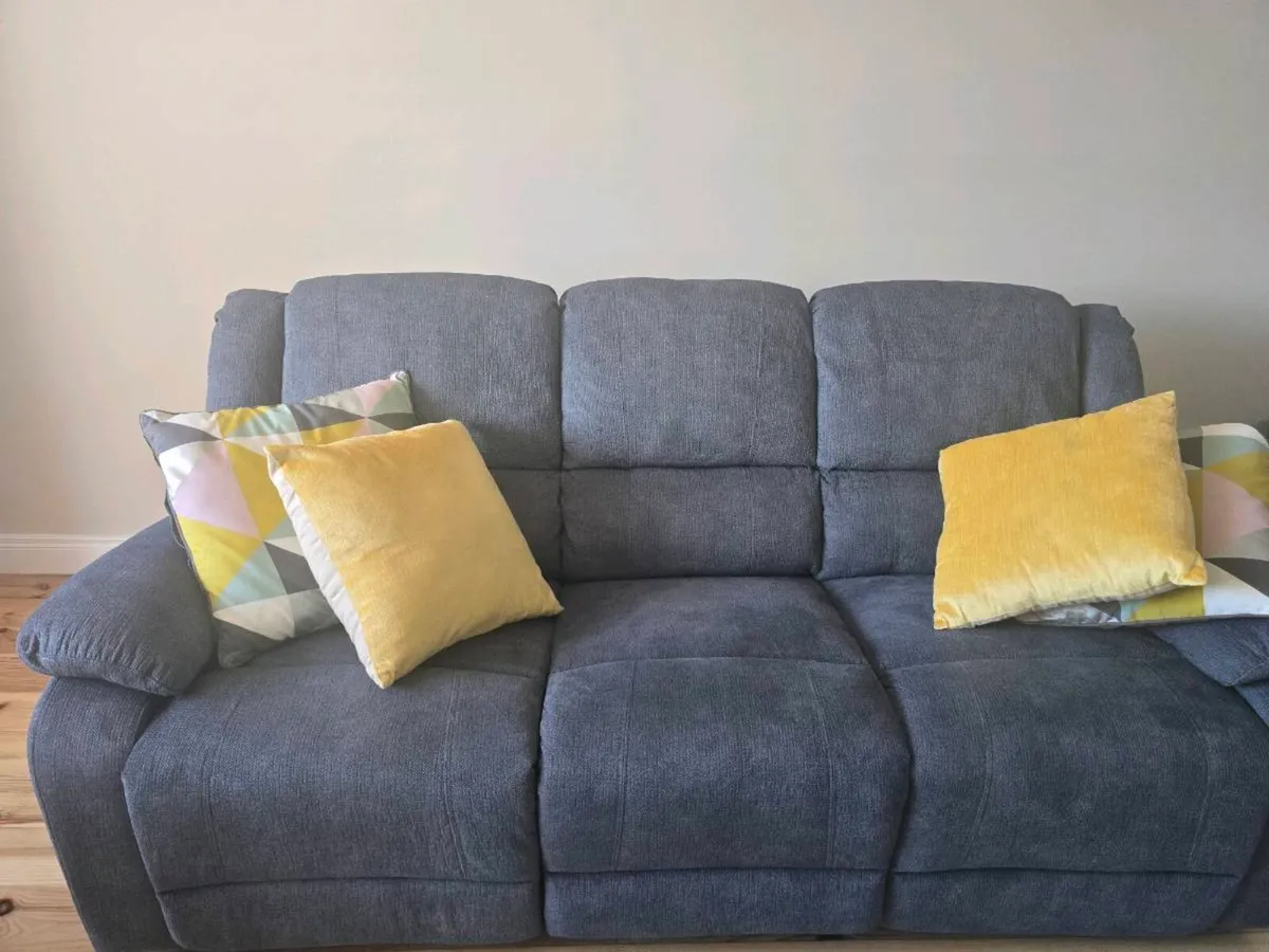 3 + 2 Seater reclining couch - Image 2