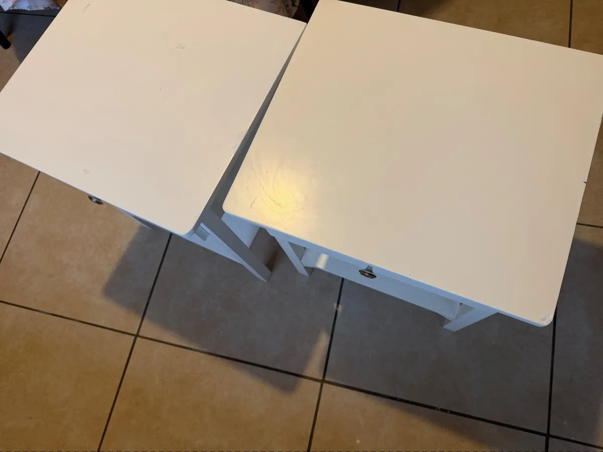 Round table - Image 1